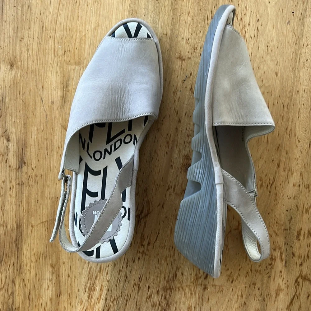 Fly London size 39 putty suede slingbacks - Picture 9 of 9